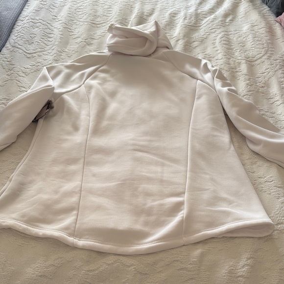 BNWT Women's White Quilted Jacket by FILA - Picture 7 of 9